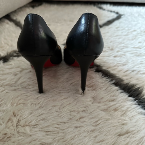 Christian louboutin black pumps. - Picture 6 of 6